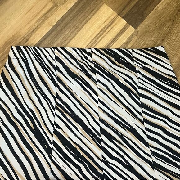 Chico’s Black Label Black And White Skirt animal print Size 16 - Picture 6 of 13